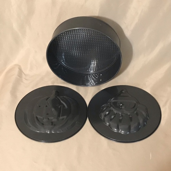 8 Piece Holiday Non-Stick Springform Pan Set - Picture 2 of 5